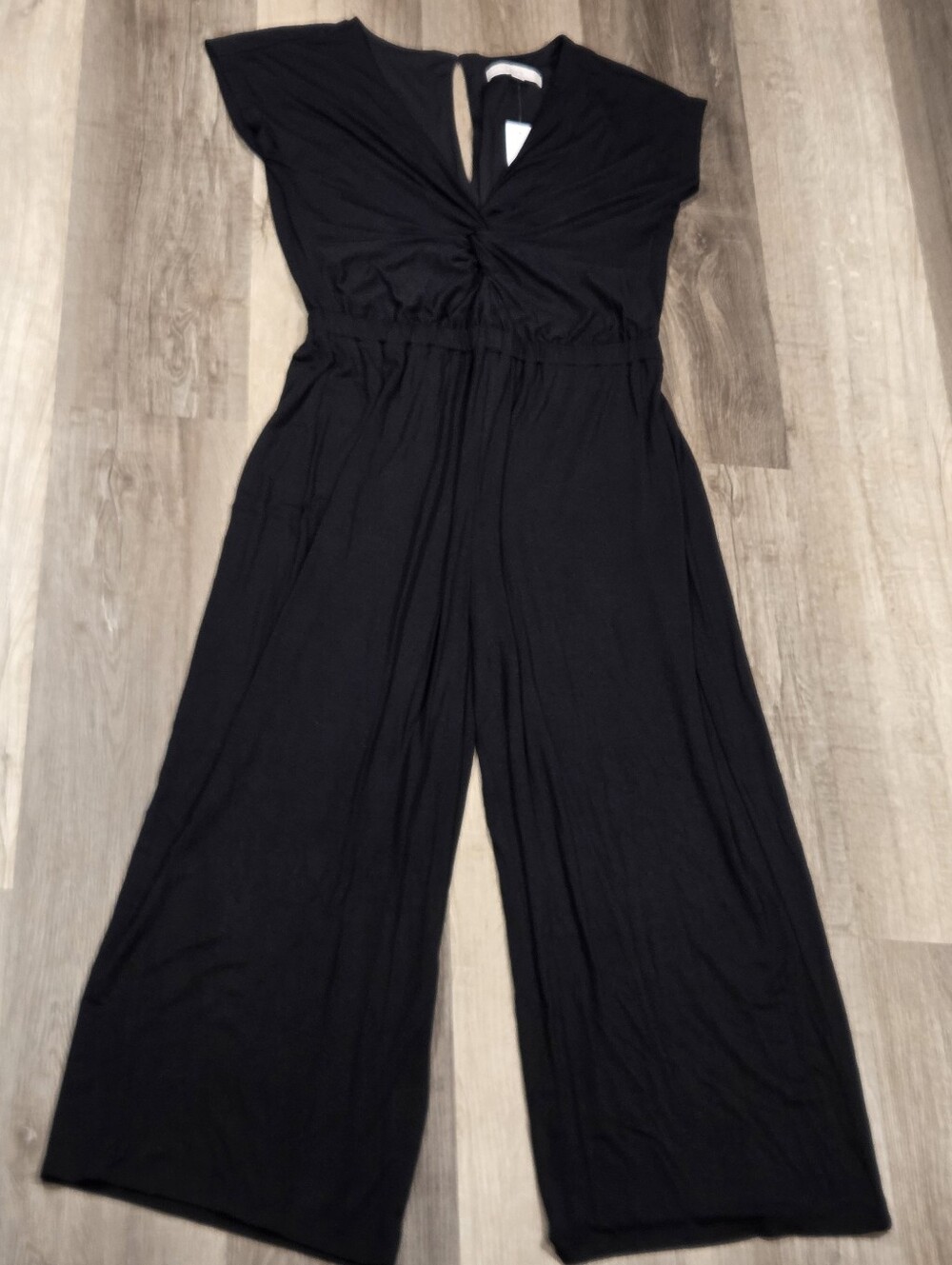NEW LOFT Wide Leg Capri Jumpsuit Small Black V-neck Pockets Short Sleeve